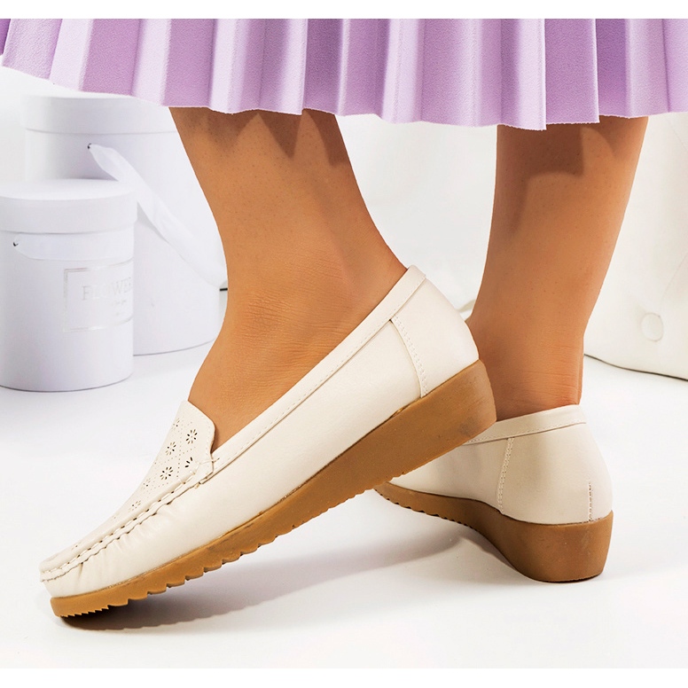 Beige wedge loafers from Wendy 1