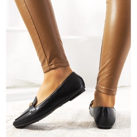 Black loafers with a square toe from Milder 1