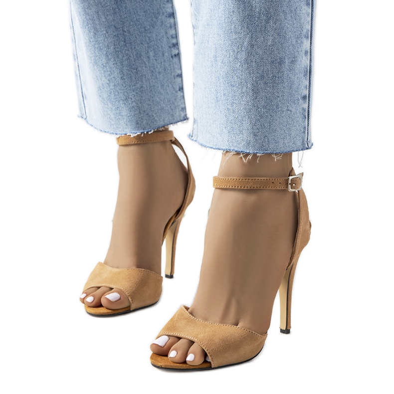 Beige open pumps on a Luigina heel 1