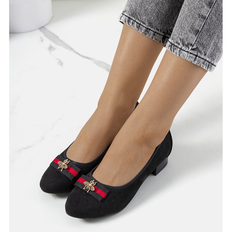 Black pumps with a Vijver bowtie 1