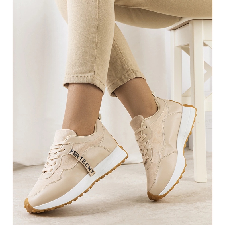 Beige sneakers with Samina chain 1