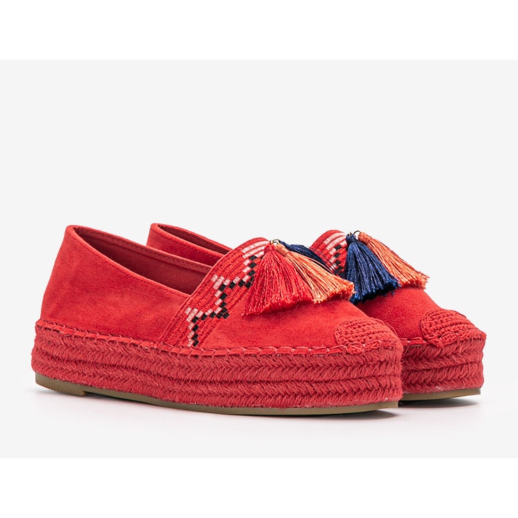 Red espadrilles on the Pisquid platform 1