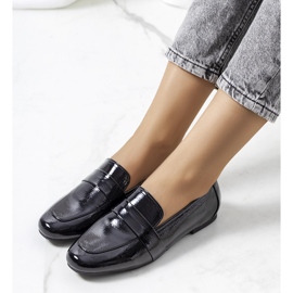 Black lacquered Yasemin leather shoes 1