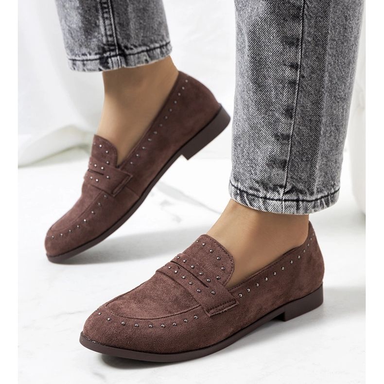 Brown leather shoes with Ishana studs 1