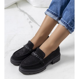 Black moccasins on a tractor sole from Gosens 1