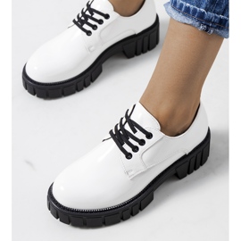 White lacquered shoes from Eileen 1