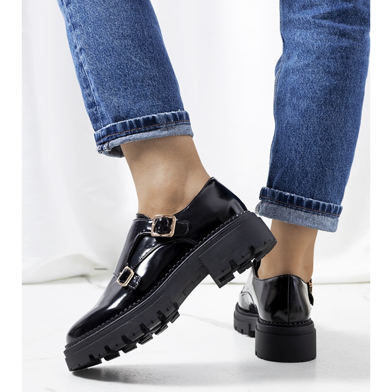 Black lacquered Valks shoes 1