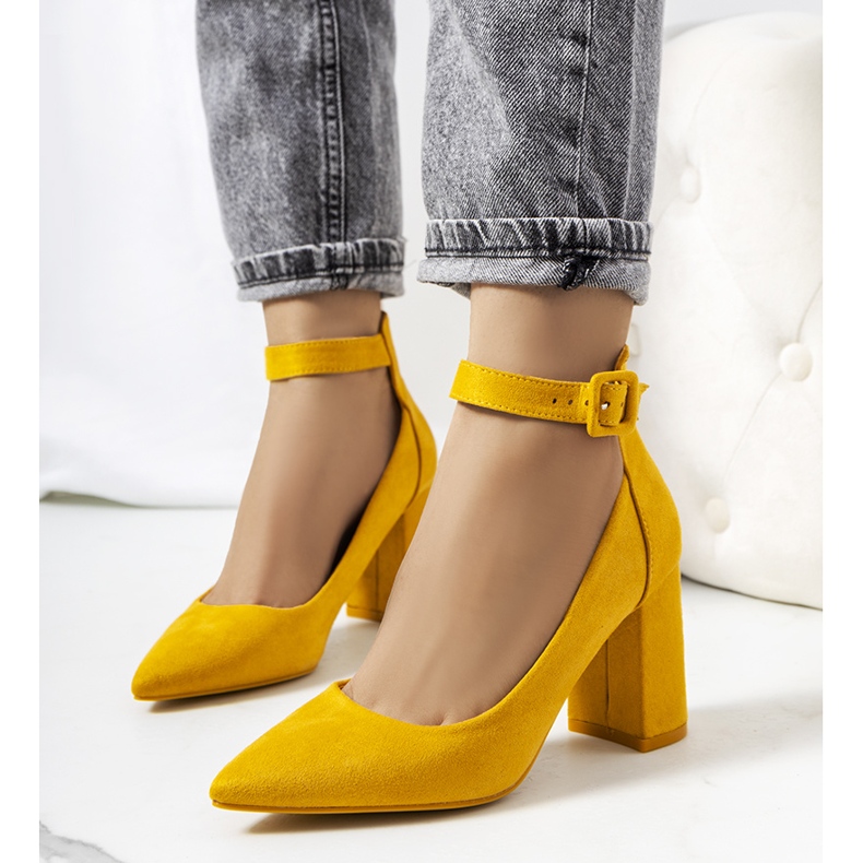 Mustard pumps on the Geerke post yellow 1