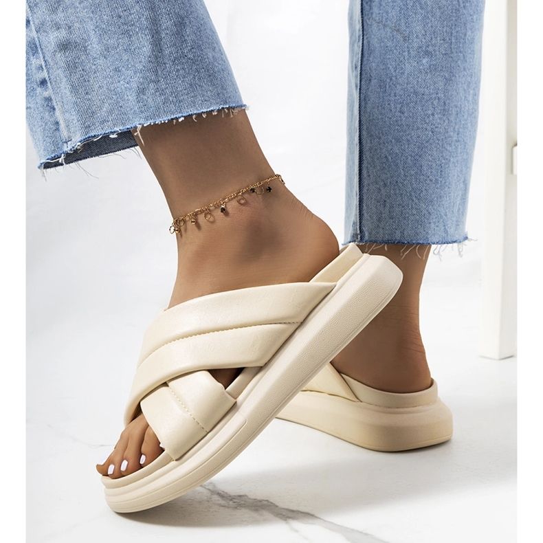 Beige slippers on the Allport platform 1