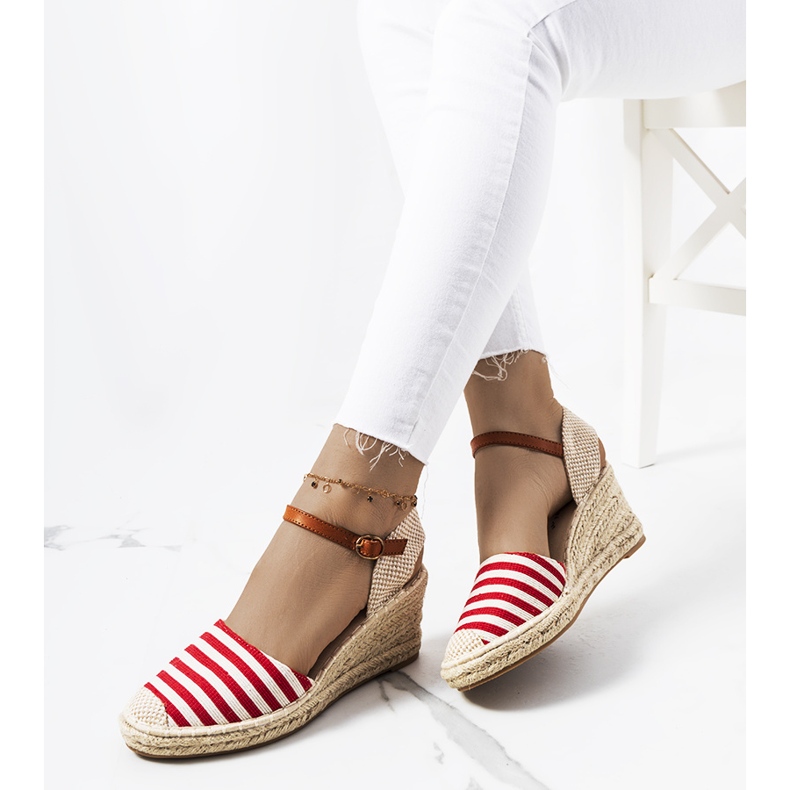 Red espadrilles on the Garvan wedge beige 1
