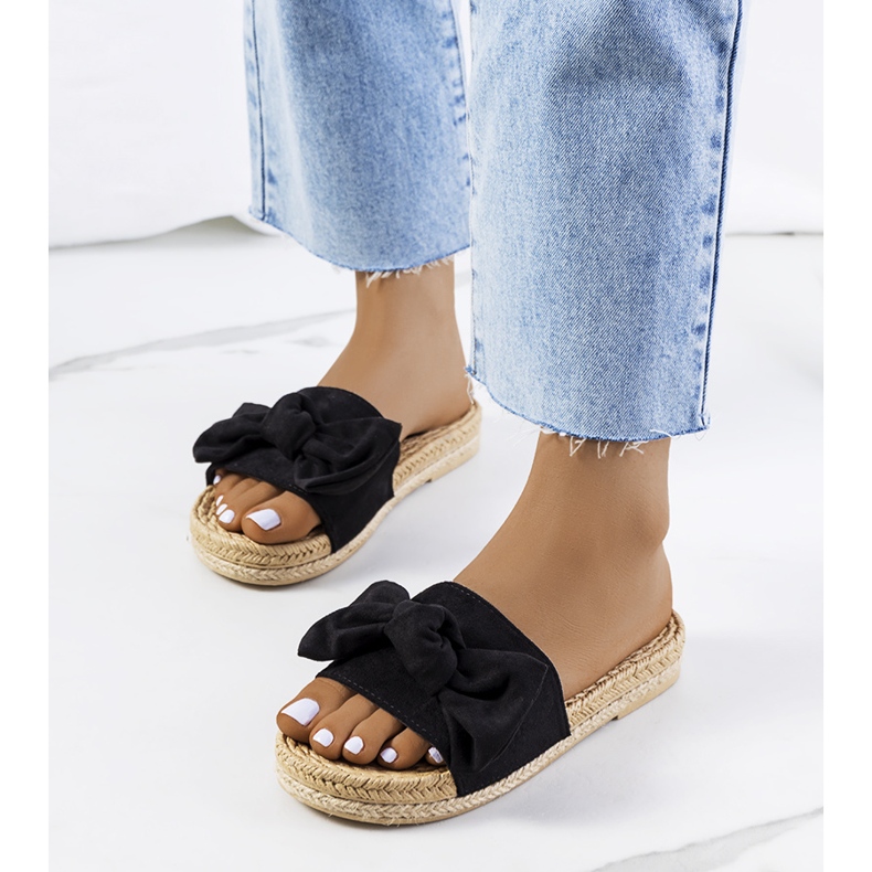 Black slippers with a Madelen bow 1