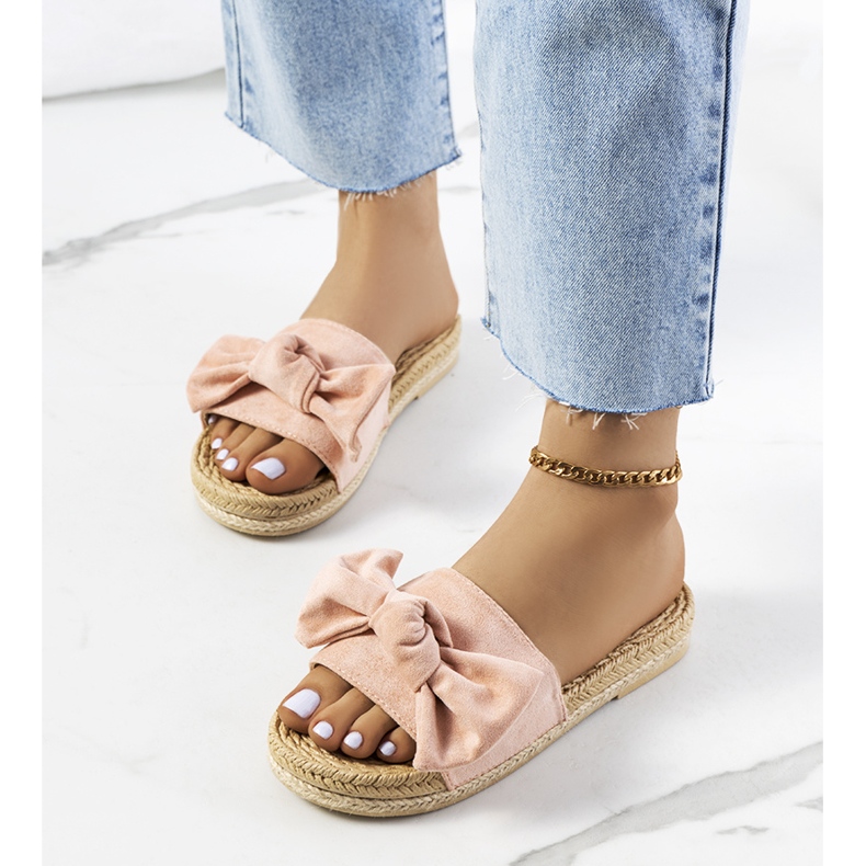 Pink slippers with a Madelen bow 1