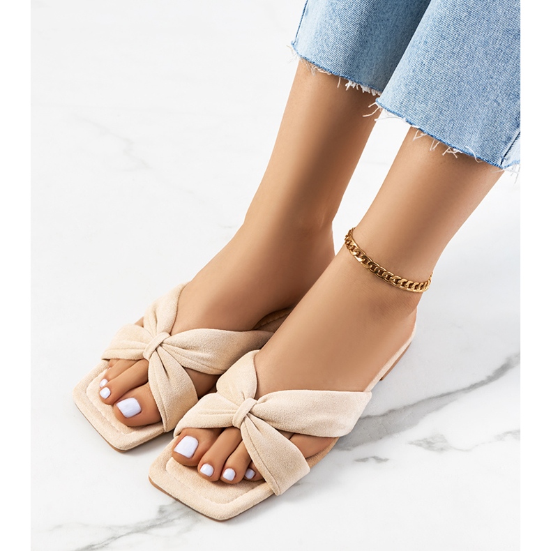 Beige Howse women's slippers 1