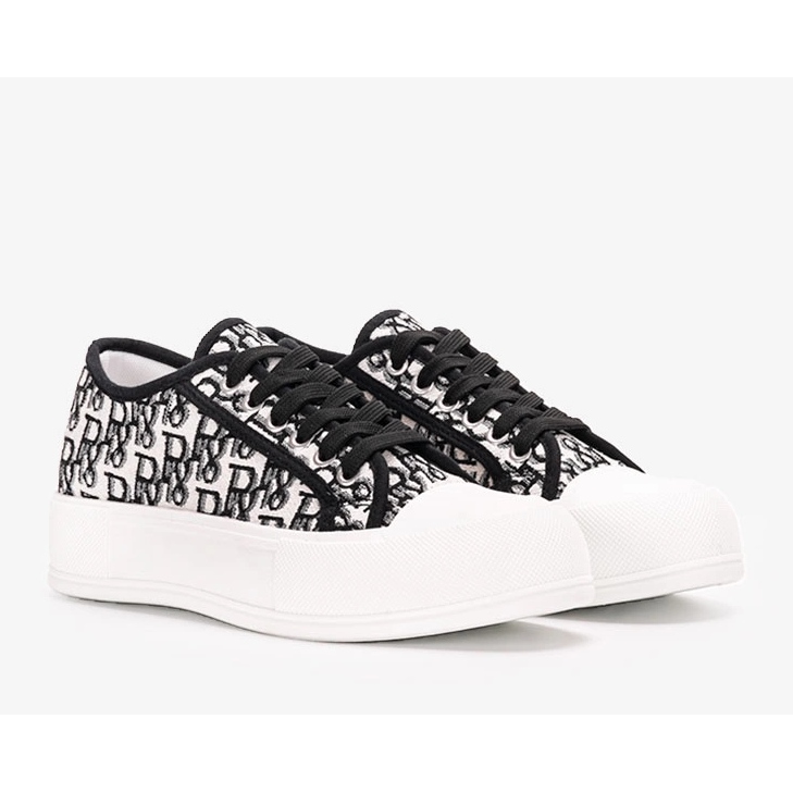 White sneakers on the Lalonde platform 1