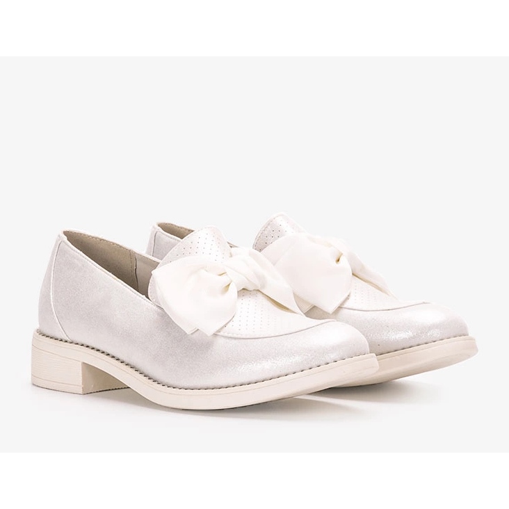 White brogues with a Bizier bow 1