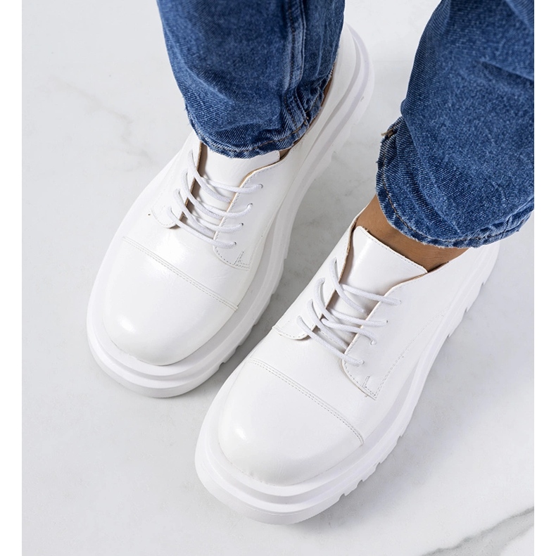 White shoes on a tractor sole from Henta 1