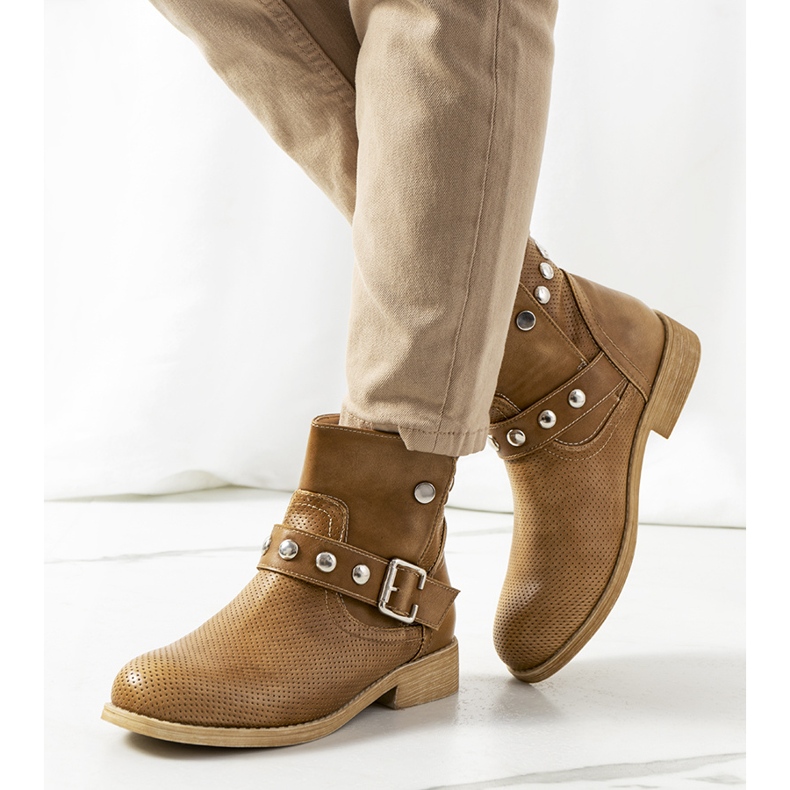 PA1 Punchs brown boots 2
