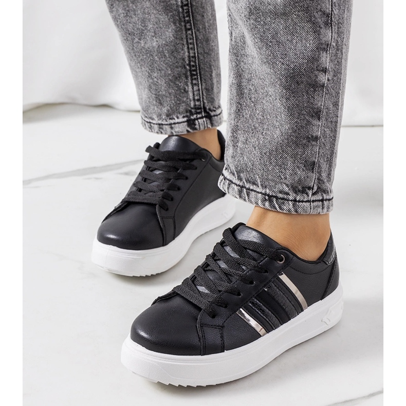 Black sneakers on the Goldsmi platform 1