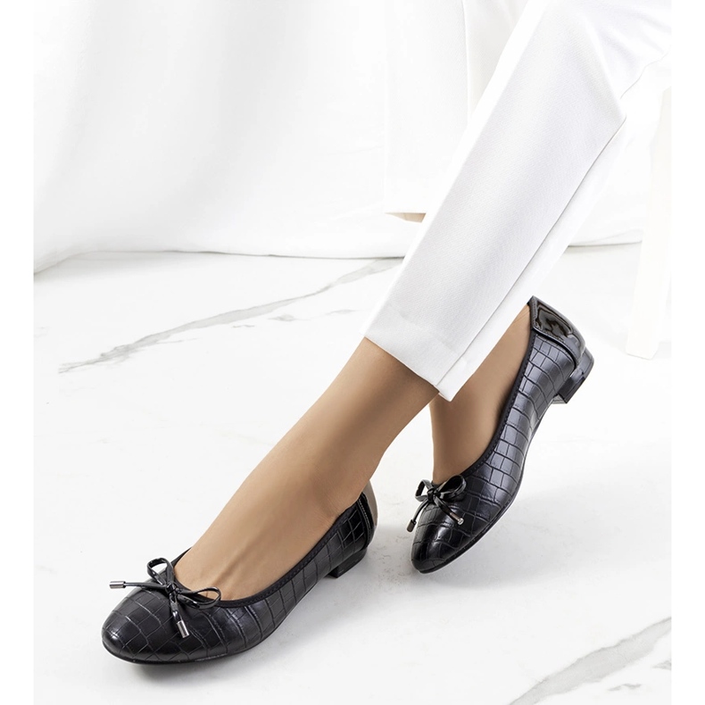 Ladies' black ballerinas from Elzina 1