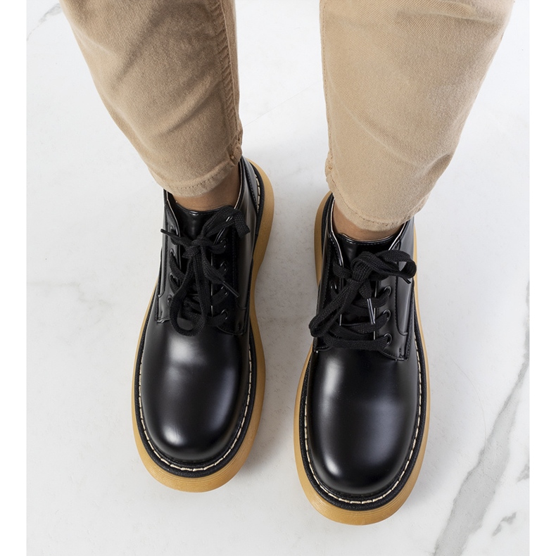 Black boots from Redelek 1