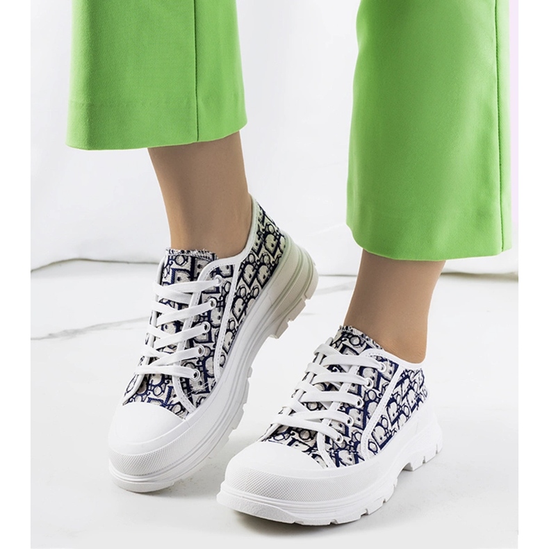 White sneakers on the Valida platform 1