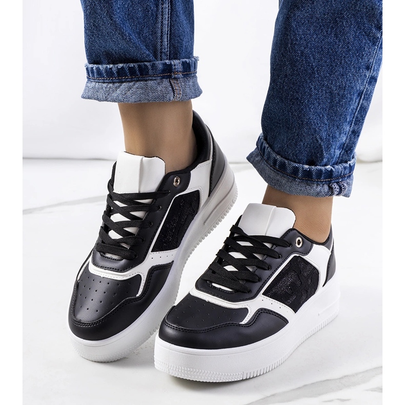 Black sneakers on the Coronel platform 1