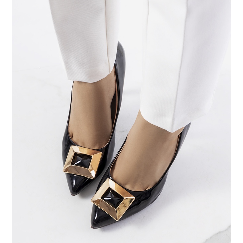 Black lacquered Cravos heels 1