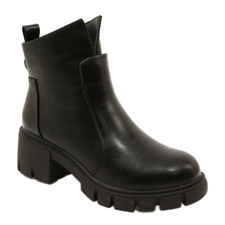 M. DASZYŃSKI Leather ankle boots with a thicker bottom Black Mońco 1