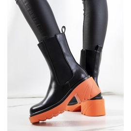 Black boots with a colorful Oito sole 1