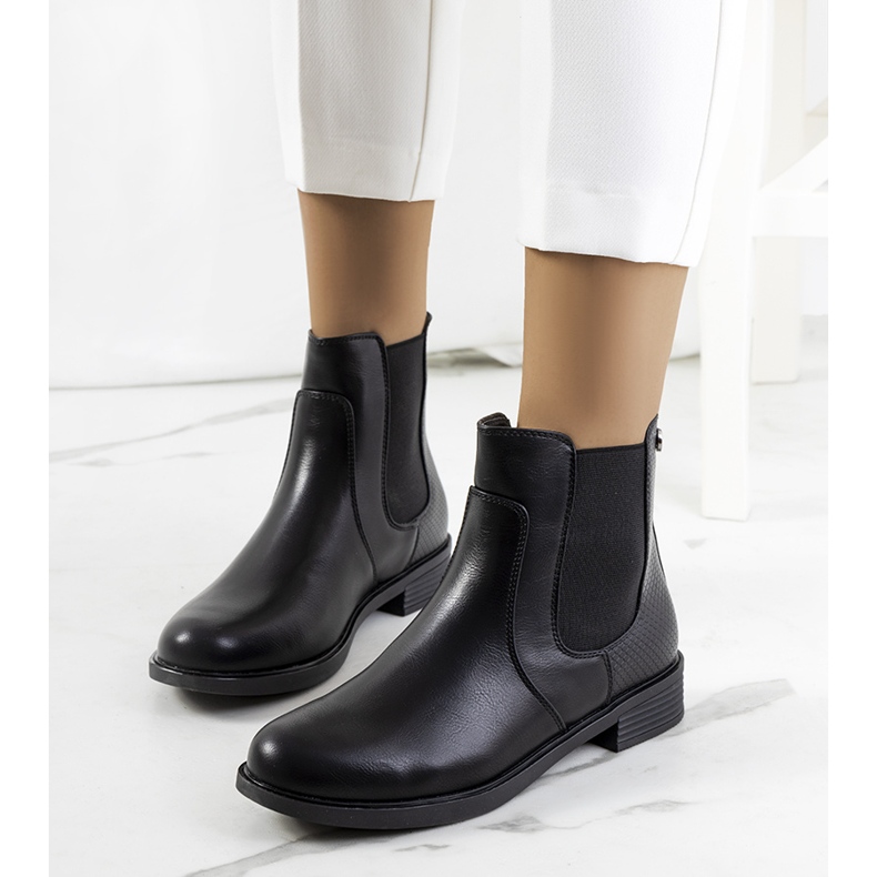 Black Lynet boots 1