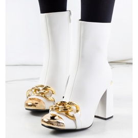 White boots on the Engi post 1