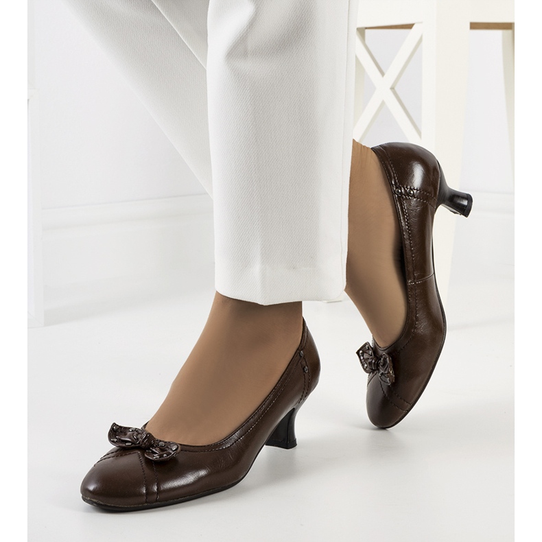 Brown pumps with a Repina bow 1