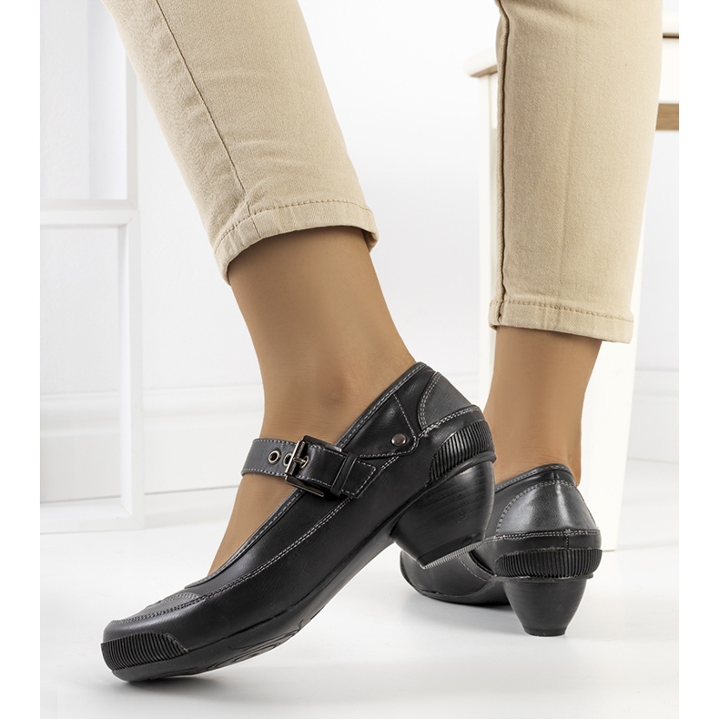 Black pumps fastened with a Via strap 1