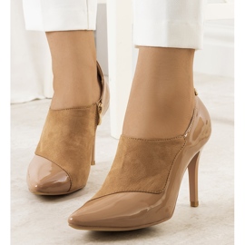 Beige pumps with Alcanassa zipper 1