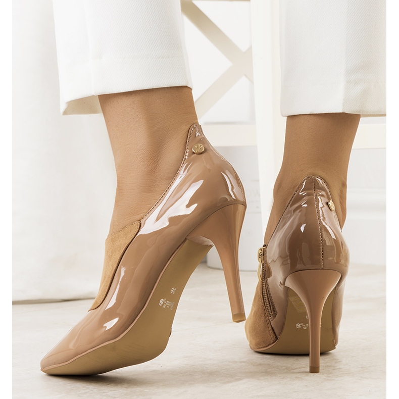Beige pumps with Alcanassa zipper 2