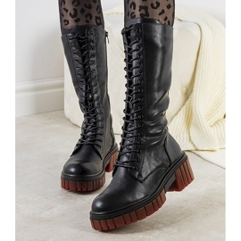 Black Abril trappers 1