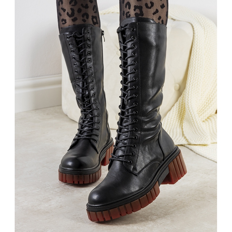 Black Abril trappers 1