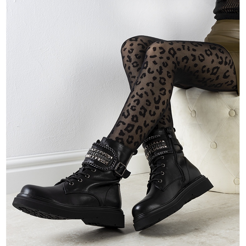 Avenida black trappers 1