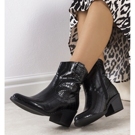 Black cowboy boots from Rubati 1