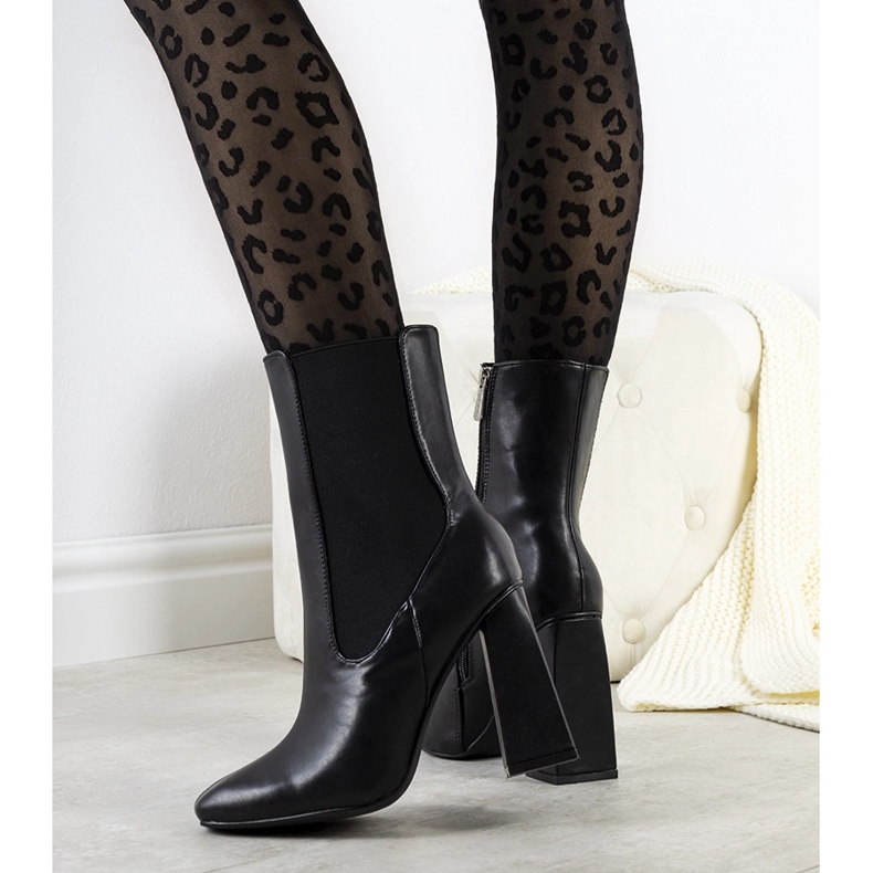 Black boots from a stable Viridia post 1