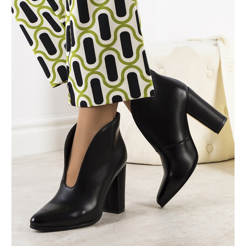 Black ankle boots with a decorative Rodri cut 1