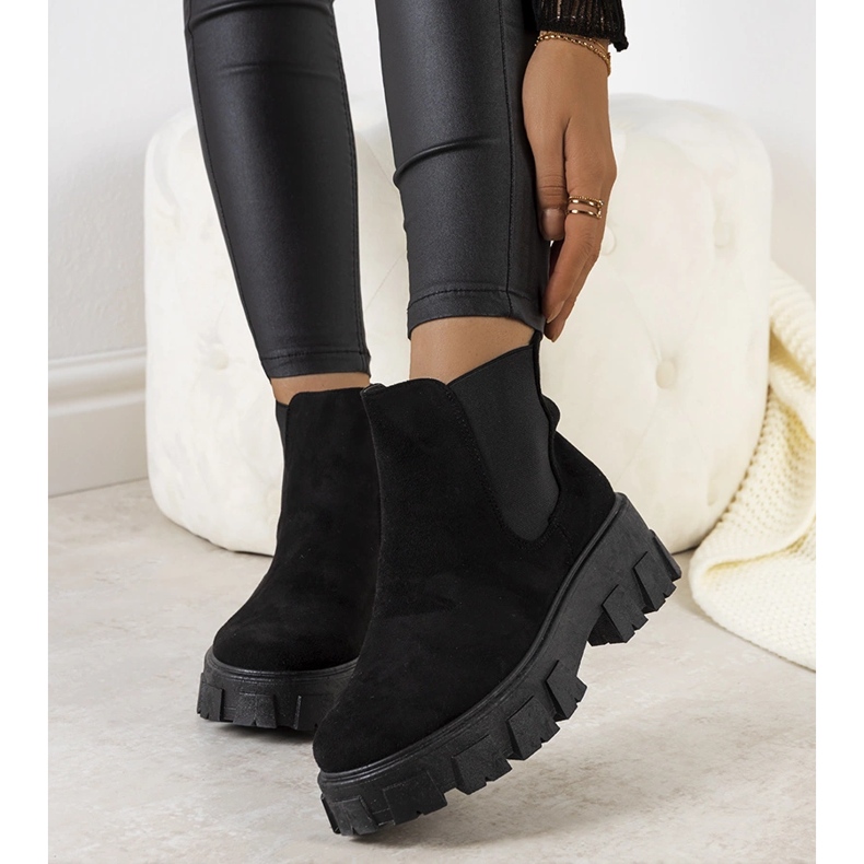 Black women's Mooca boots 1