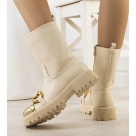 Beige boots with Morro chain 1