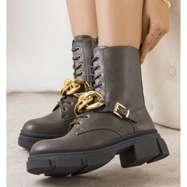 Green hiking boots with Iversen chain 1