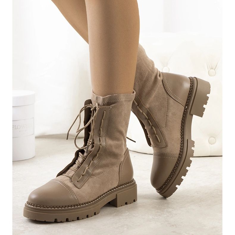 Brown boots with a flexible Asela upper beige 1