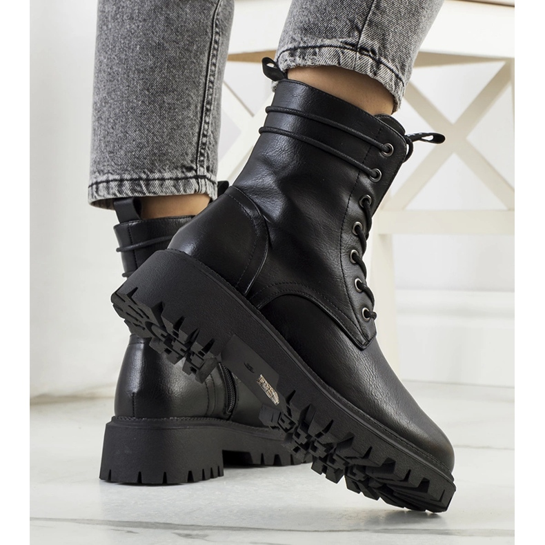 Aleida black trappers 1