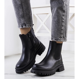 Black ankle boots on Alain's platform 1