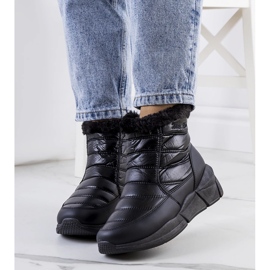 Black snow boots from Lago 1