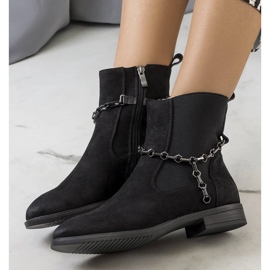 Black boots with Lesme chain 1