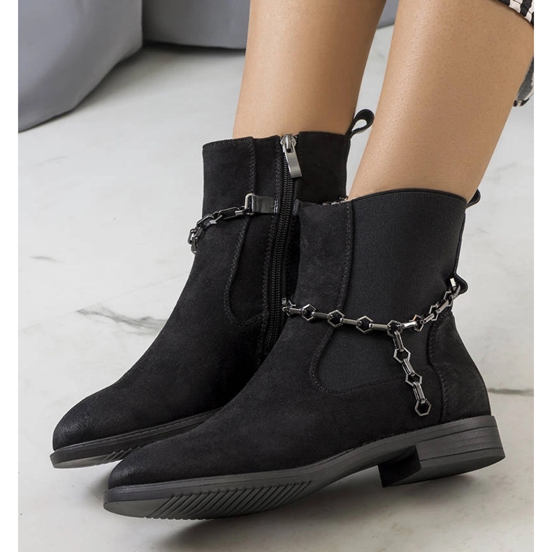 Black boots with Lesme chain 1